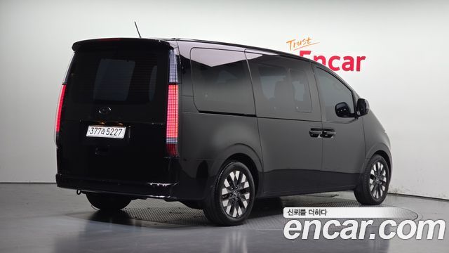 Hyundai Staria 2022 — photo 2