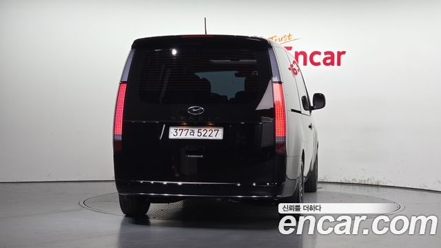 Hyundai Staria 2022 — photo 4