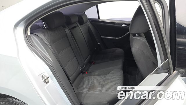 Volkswagen Jetta 2014 — photo 11
