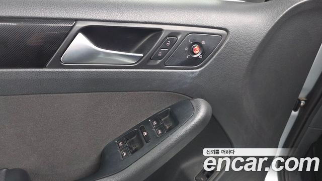 Volkswagen Jetta 2014 — photo 17