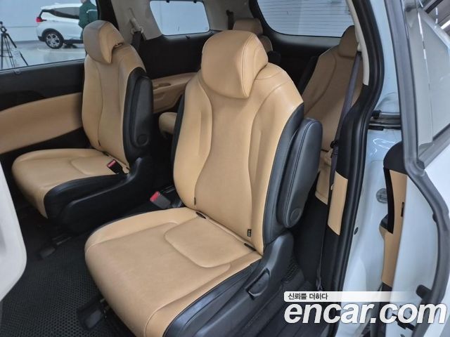 Kia Canival 2023 — photo 10
