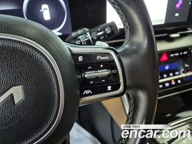 Kia Canival 2023 — photo 16