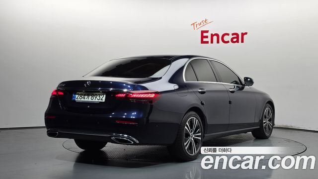 Mercedes-Benz E-Class 2022 — photo 2