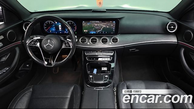 Mercedes-Benz E-Class 2022 — photo 10