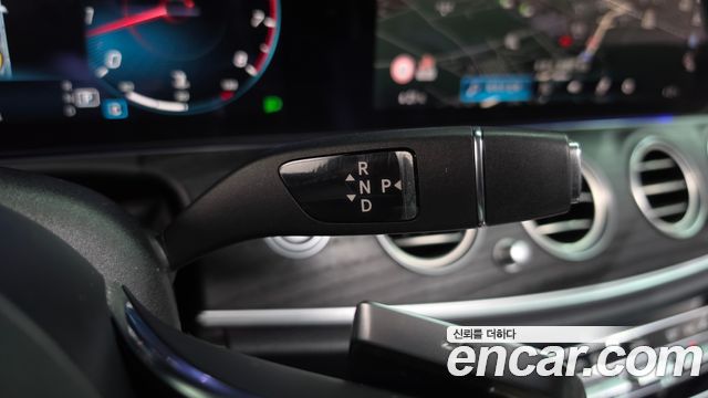 Mercedes-Benz E-Class 2022 — photo 11