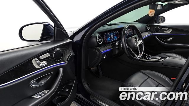 Mercedes-Benz E-Class 2022 — photo 12