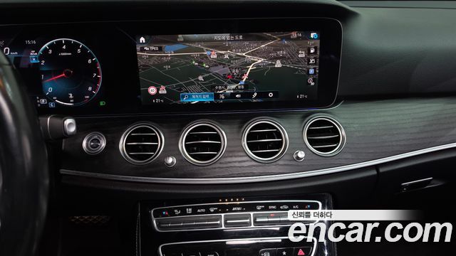 Mercedes-Benz E-Class 2022 — photo 18