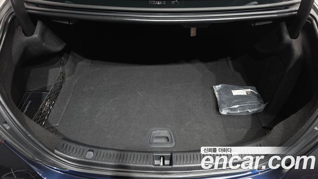 Mercedes-Benz E-Class 2022 — photo 24