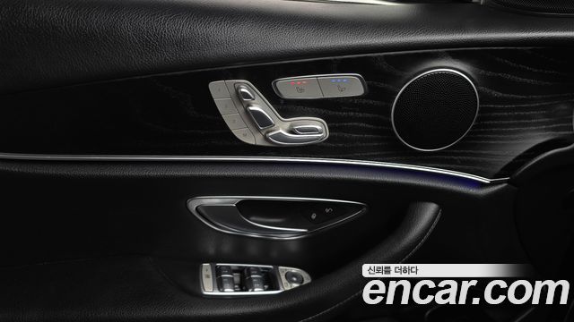 Mercedes-Benz E-Class 2022 — photo 25