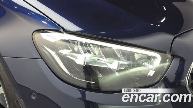 Mercedes-Benz E-Class 2022 — photo 8