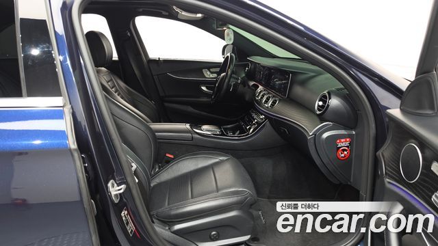 Mercedes-Benz E-Class 2022 — photo 15