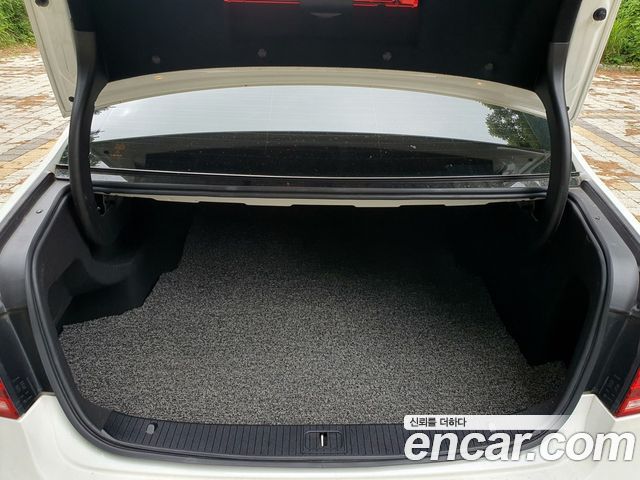 Mercedes-Benz E-Class 2015 — photo 12