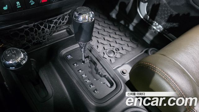 Jeep Wrangler 2011 — photo 9