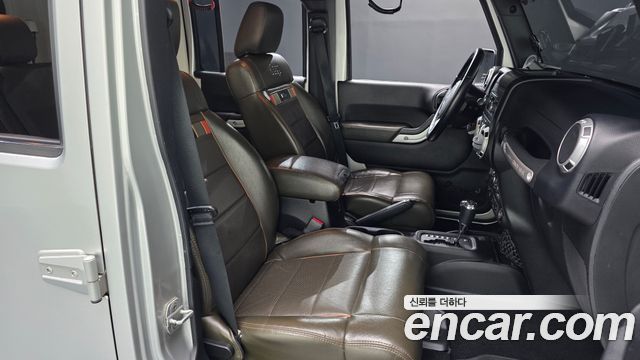 Jeep Wrangler 2011 — photo 11