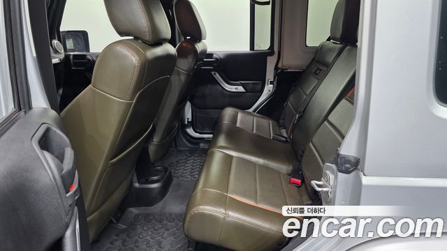 Jeep Wrangler 2011 — photo 12