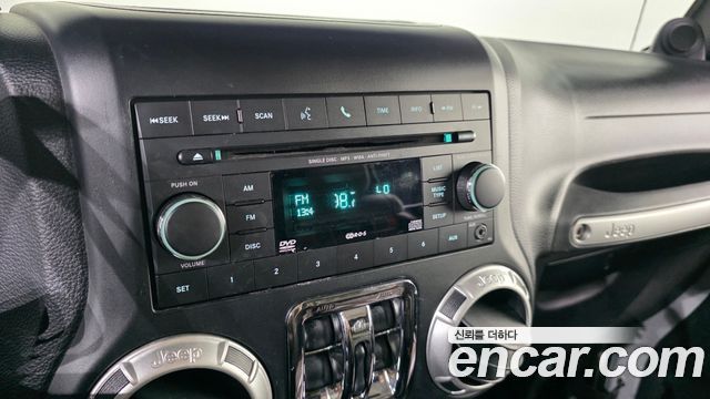 Jeep Wrangler 2011 — photo 14
