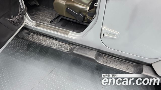 Jeep Wrangler 2011 — photo 19