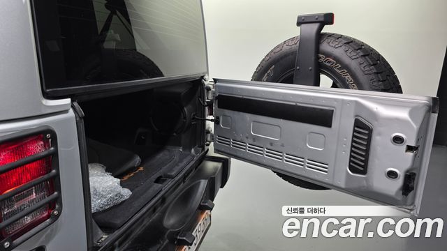 Jeep Wrangler 2011 — photo 20