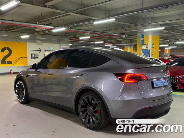 Tesla Model Y 2024 — photo 3