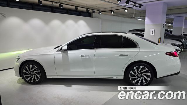 Mercedes-Benz E-Class 2026 — photo 8
