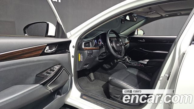 Kia K7 2018 — photo 10