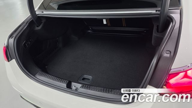Mercedes-Benz E-Class 2026 — photo 9