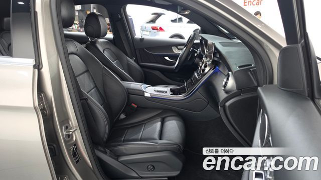 Mercedes-Benz GLC-Class 2021 — photo 16