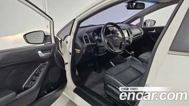 Kia K3 2013 — photo 10