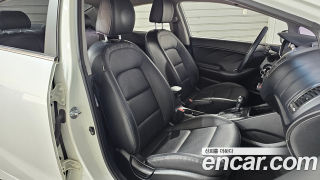 Kia K3 2013 — photo 11