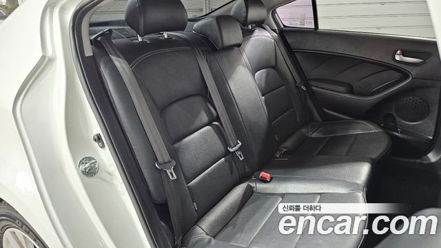 Kia K3 2013 — photo 12