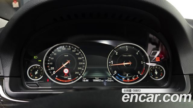 BMW 5-Series 2014 — photo 11