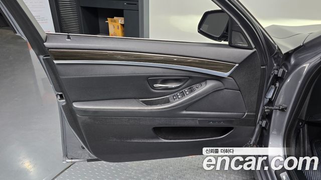 BMW 5-Series 2014 — photo 14