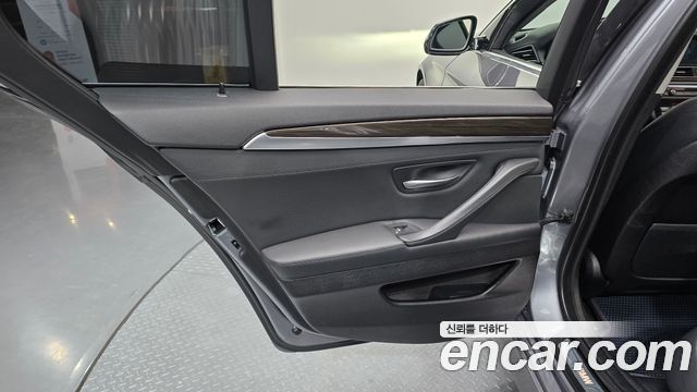 BMW 5-Series 2014 — photo 15