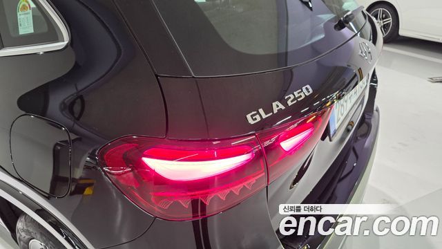 Mercedes-Benz GLA-Class 2026 — photo 12