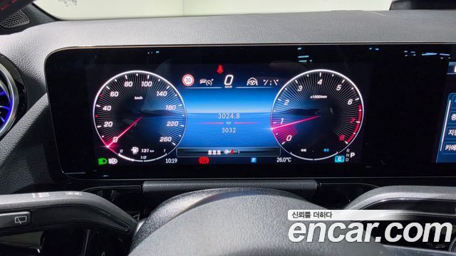 Mercedes-Benz GLA-Class 2026 — photo 15