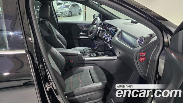 Mercedes-Benz GLA-Class 2026 — photo 17