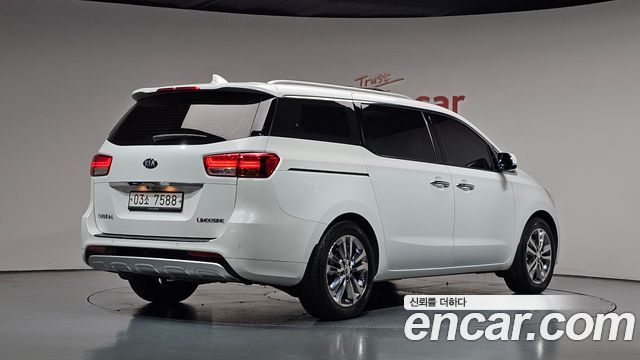 Kia Canival 2017 — photo 2