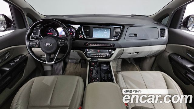 Kia Canival 2017 — photo 10