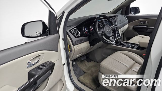 Kia Canival 2017 — photo 13