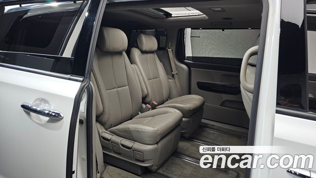 Kia Canival 2017 — photo 17