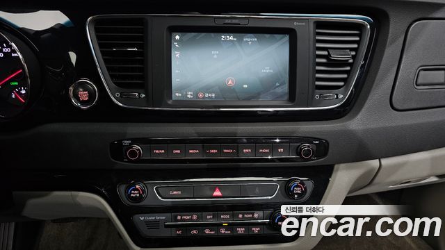 Kia Canival 2017 — photo 20