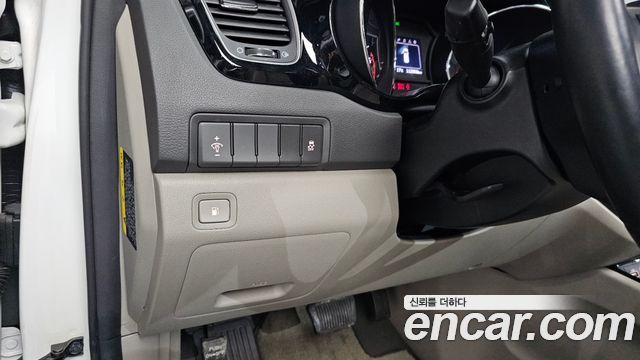 Kia Canival 2017 — photo 22