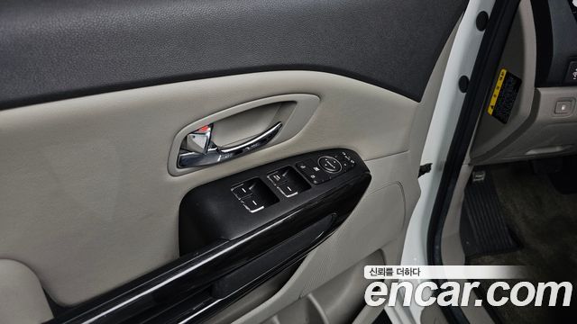 Kia Canival 2017 — photo 24