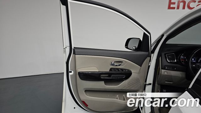 Kia Canival 2017 — photo 14