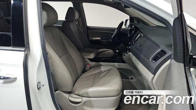 Kia Canival 2017 — photo 16