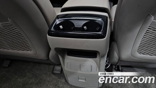 Kia Canival 2017 — photo 31