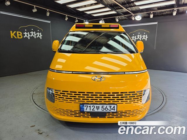 Hyundai Staria 2023 — photo 3