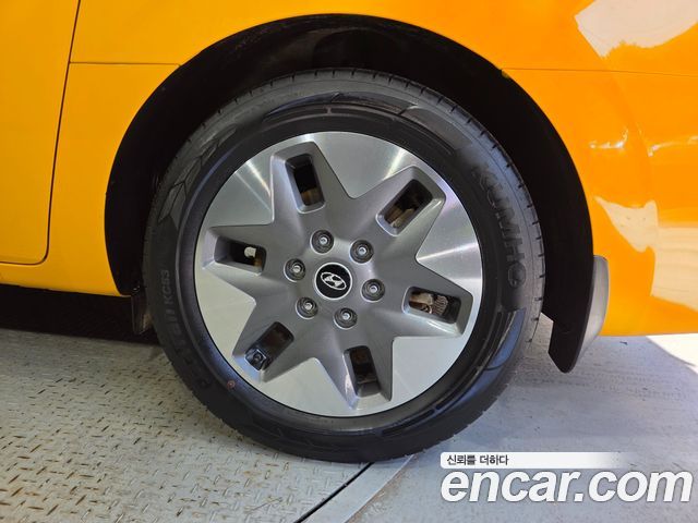 Hyundai Staria 2023 — photo 5