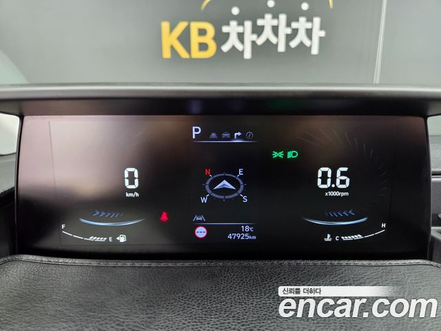 Hyundai Staria 2023 — photo 8