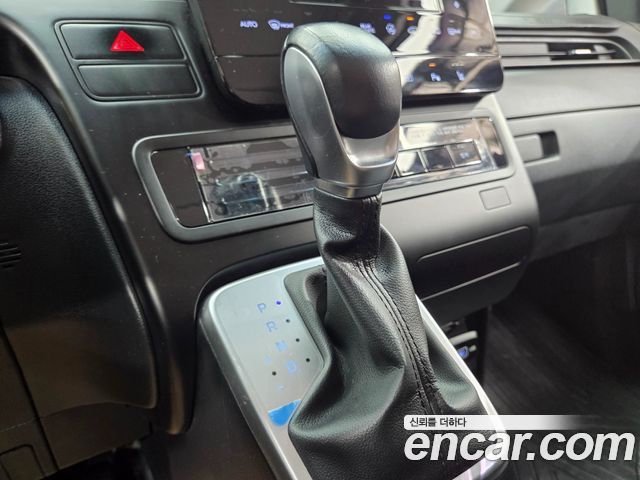 Hyundai Staria 2023 — photo 9